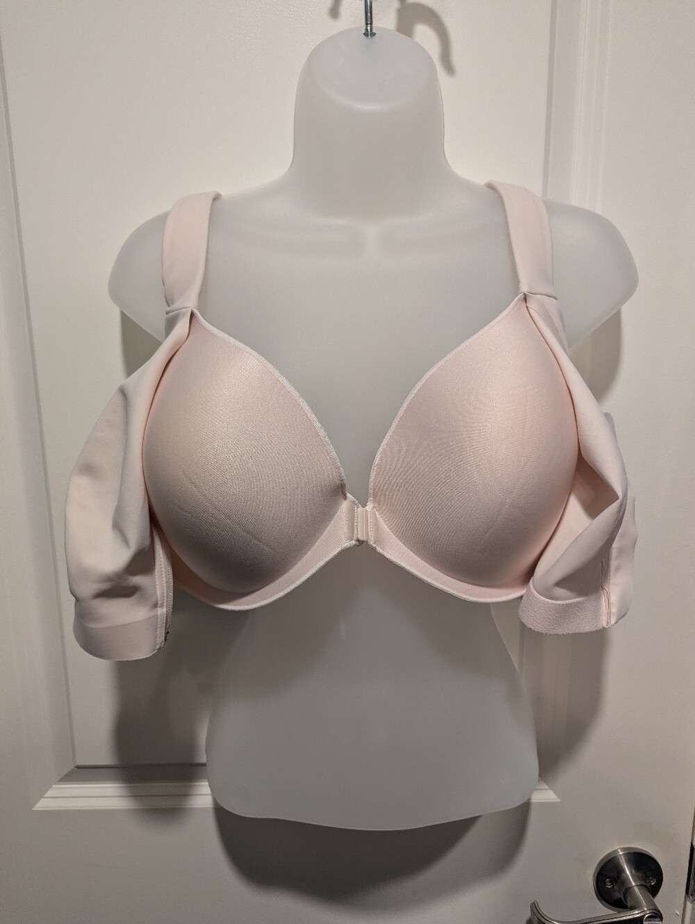 Victoria's Secret Knockout Front-closure Sportsbra - 38DD - NWT - Picture 2 of 5